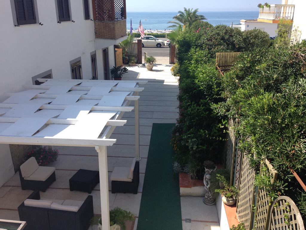 Hotel La Rosetta Scauri Scauri  Kültér fotó